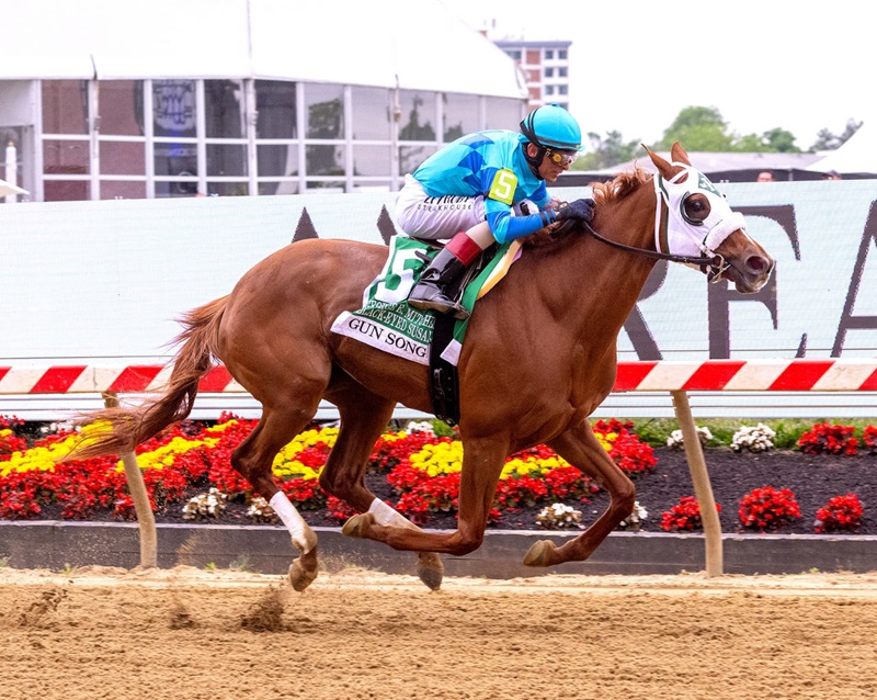 Gun Song gets her first stakes win in the Black-Eyed Susan S. (G2) at Pimlico - JIm McCue photo